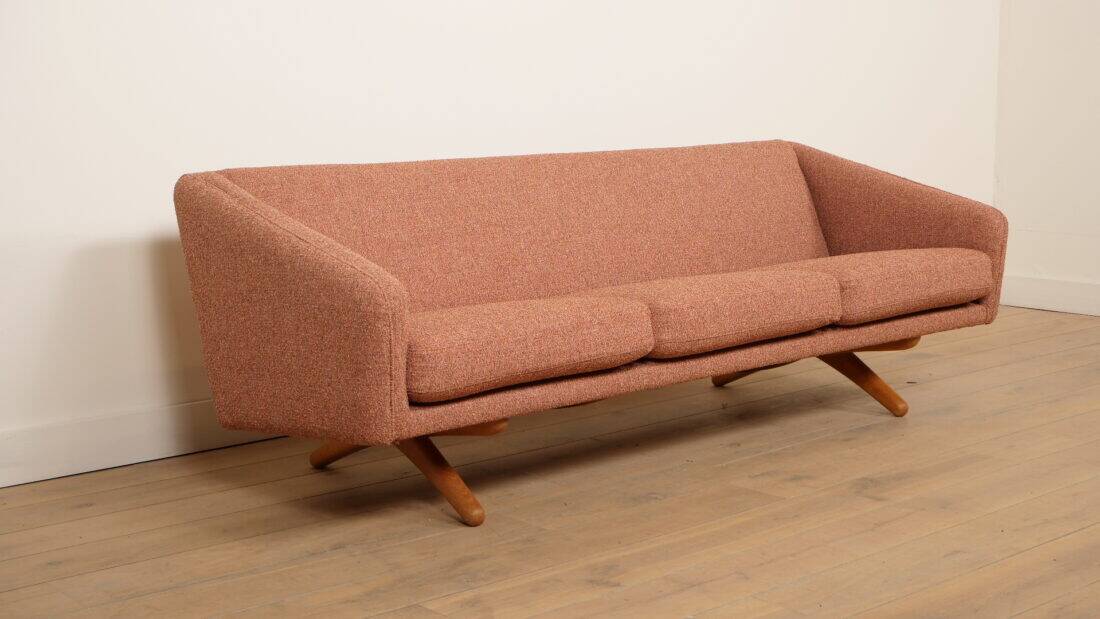 Vintage sofa | 3-seater | ML-90 | pink | reupholstered