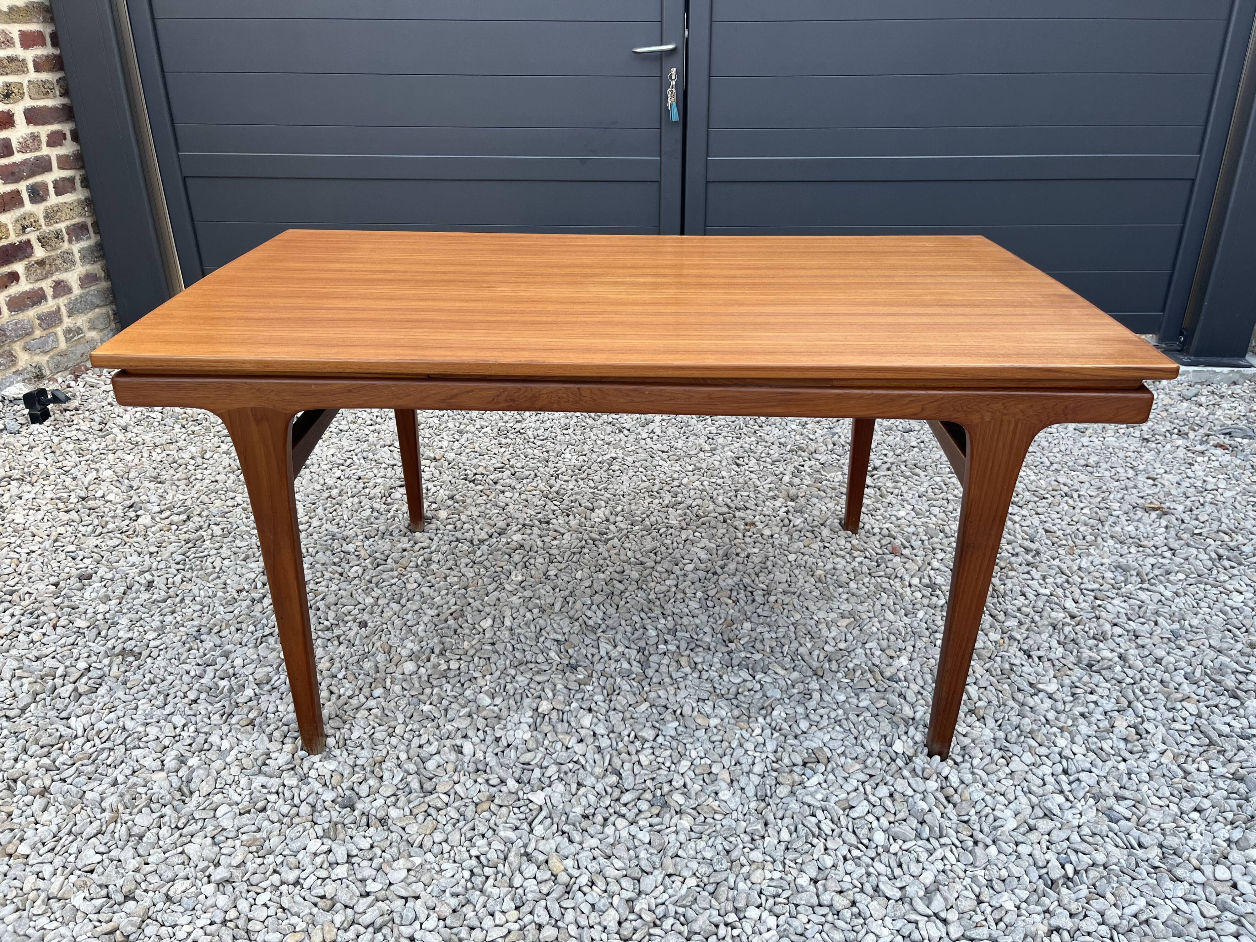 Table de repas scandinave en teck