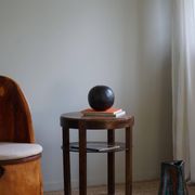Table d'appoint ronde Art déco en hêtre et marbre, par un ébéniste danois, années 1940