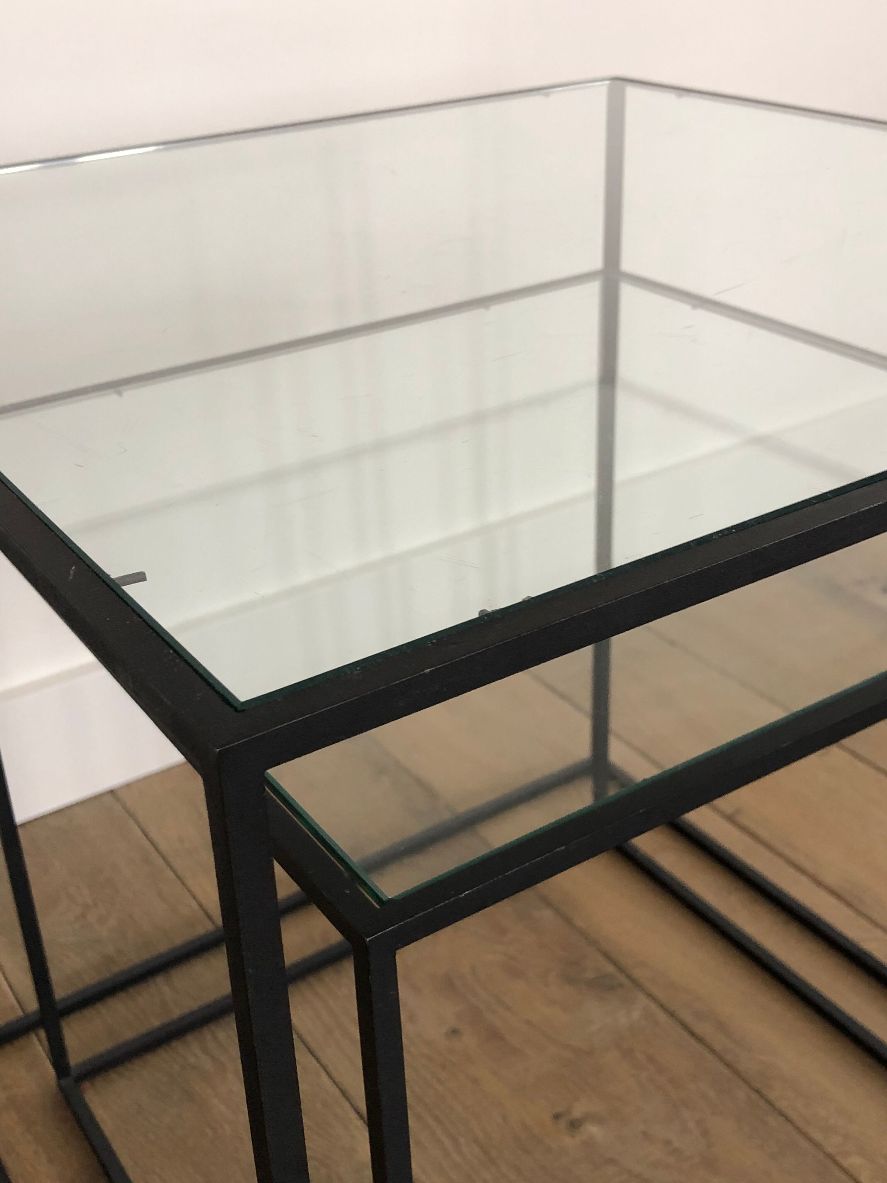 Black metal and glass tables sofa tip