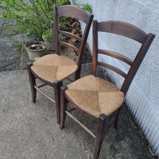 Pair of mulched chairs