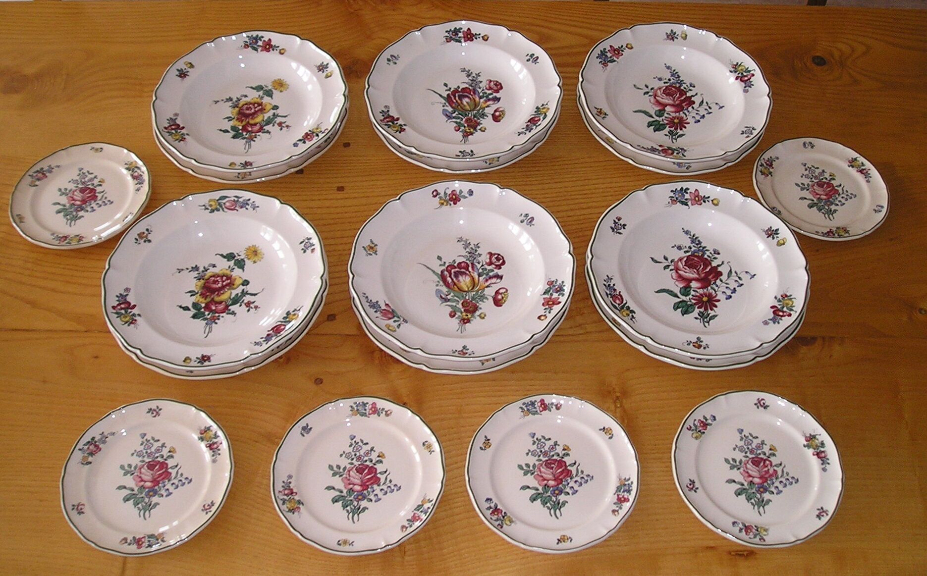 Service in faience for 6 people: 18 rooms Villeroy & Boch