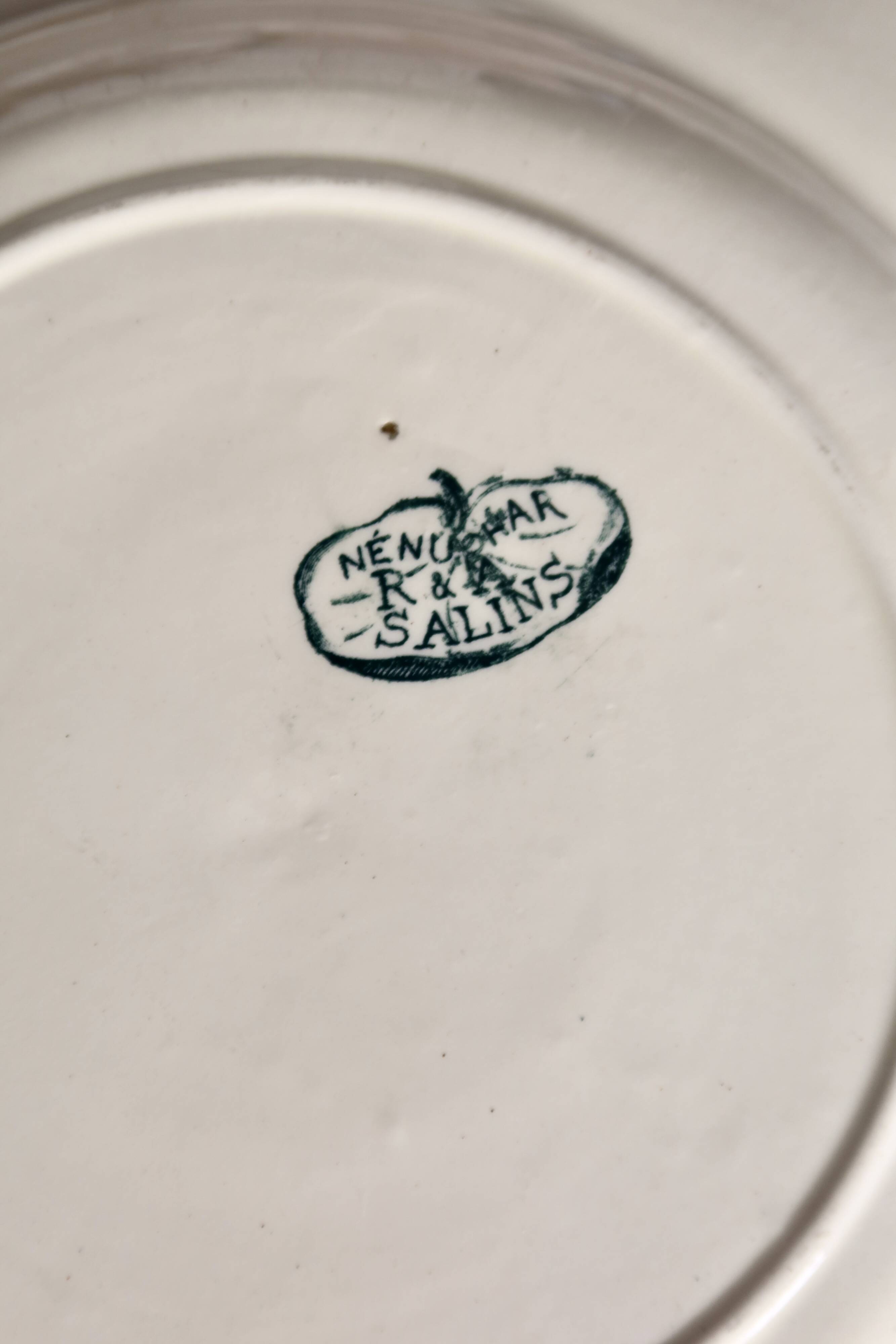 Assiette à dessert ancienne terre de fer Salins modèle Nénuphar