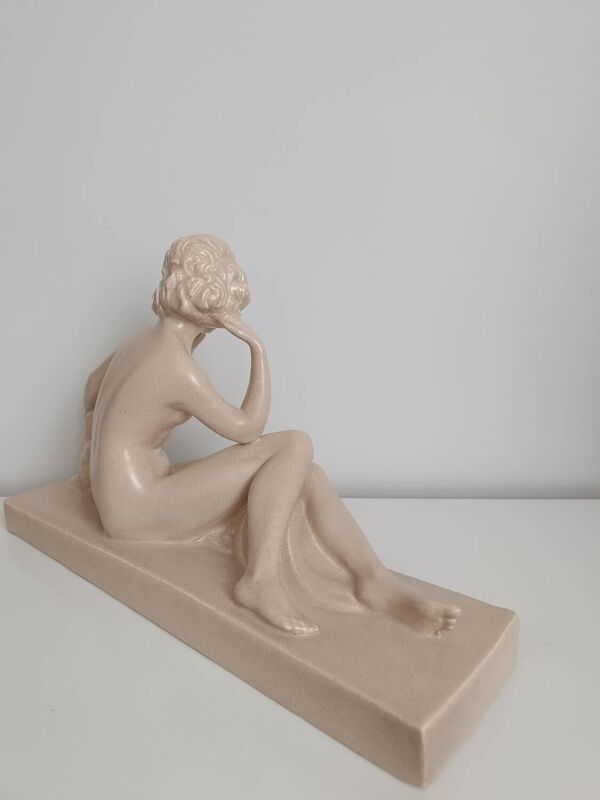 Femme Nue et Son Chien (Lévrier) - Statue en Céramique Beige - Signée Charles Lemanceau - 1930