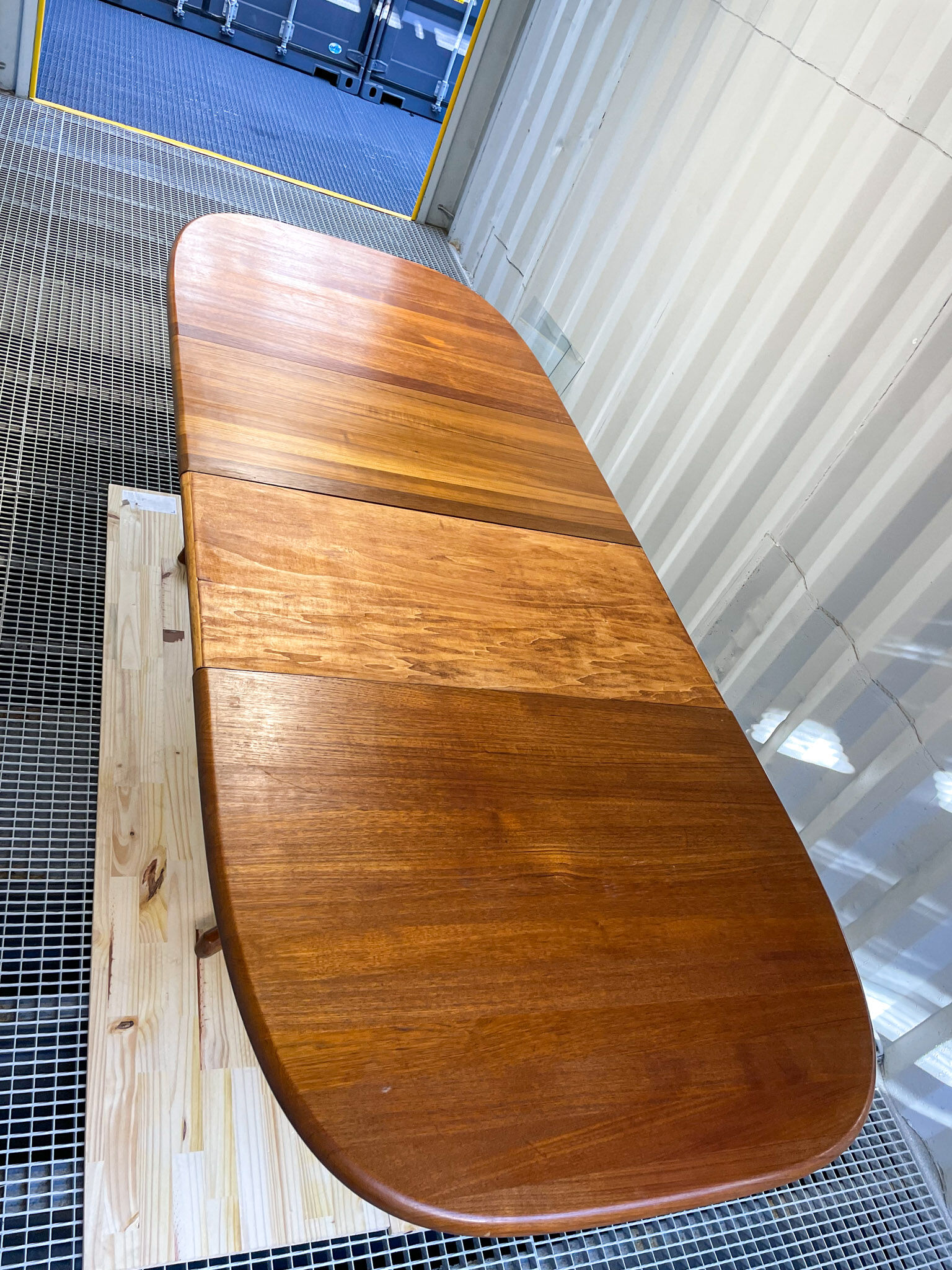 Dyrlund editor, scandinavian table in solid teak