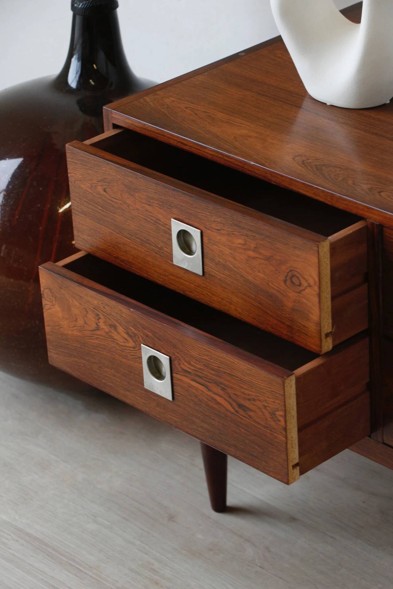 Scandinavian chest of drawers in rosewood | Vintage 1960