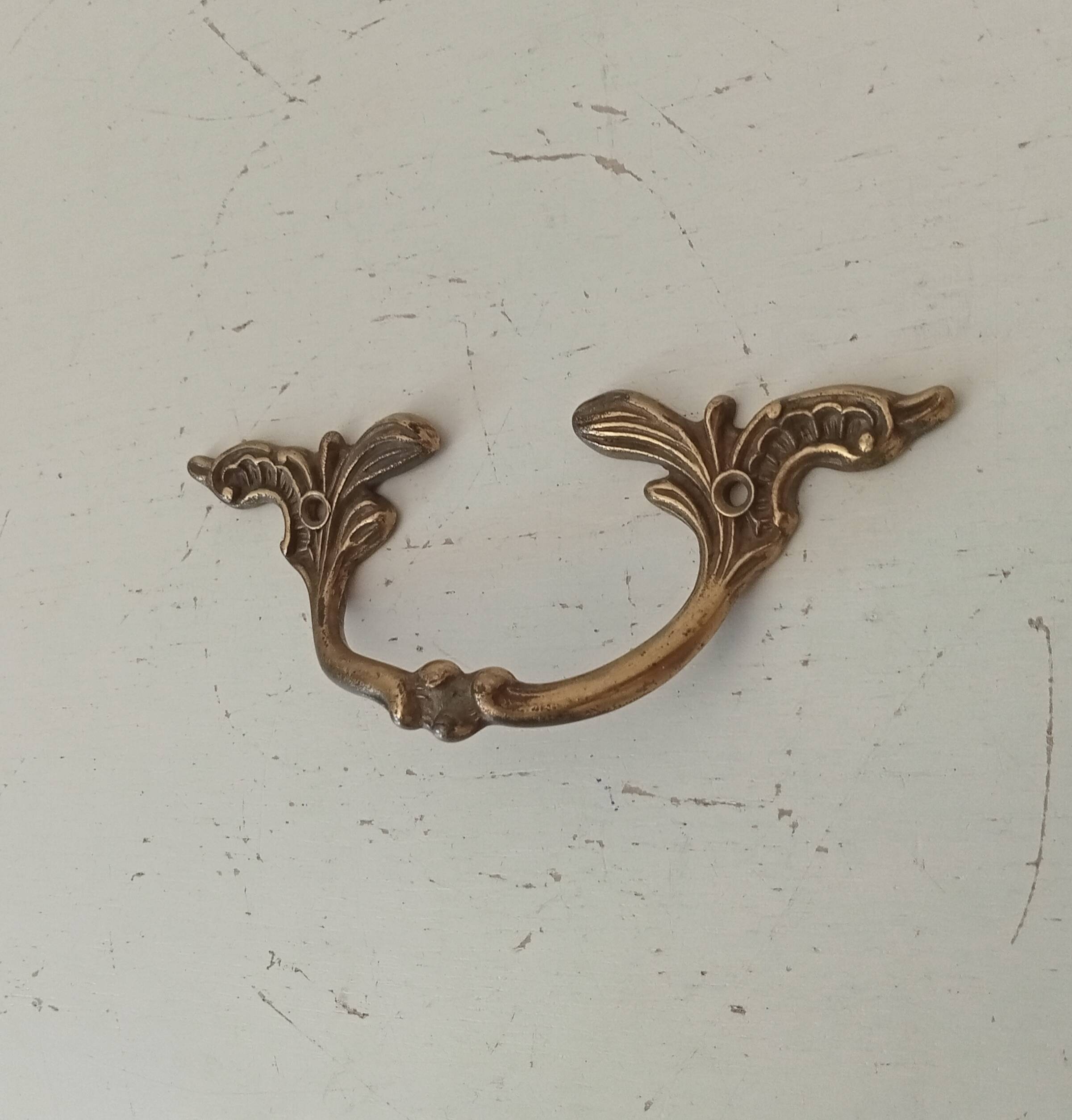 Poignée tiroir de meuble ancien en bronze doré