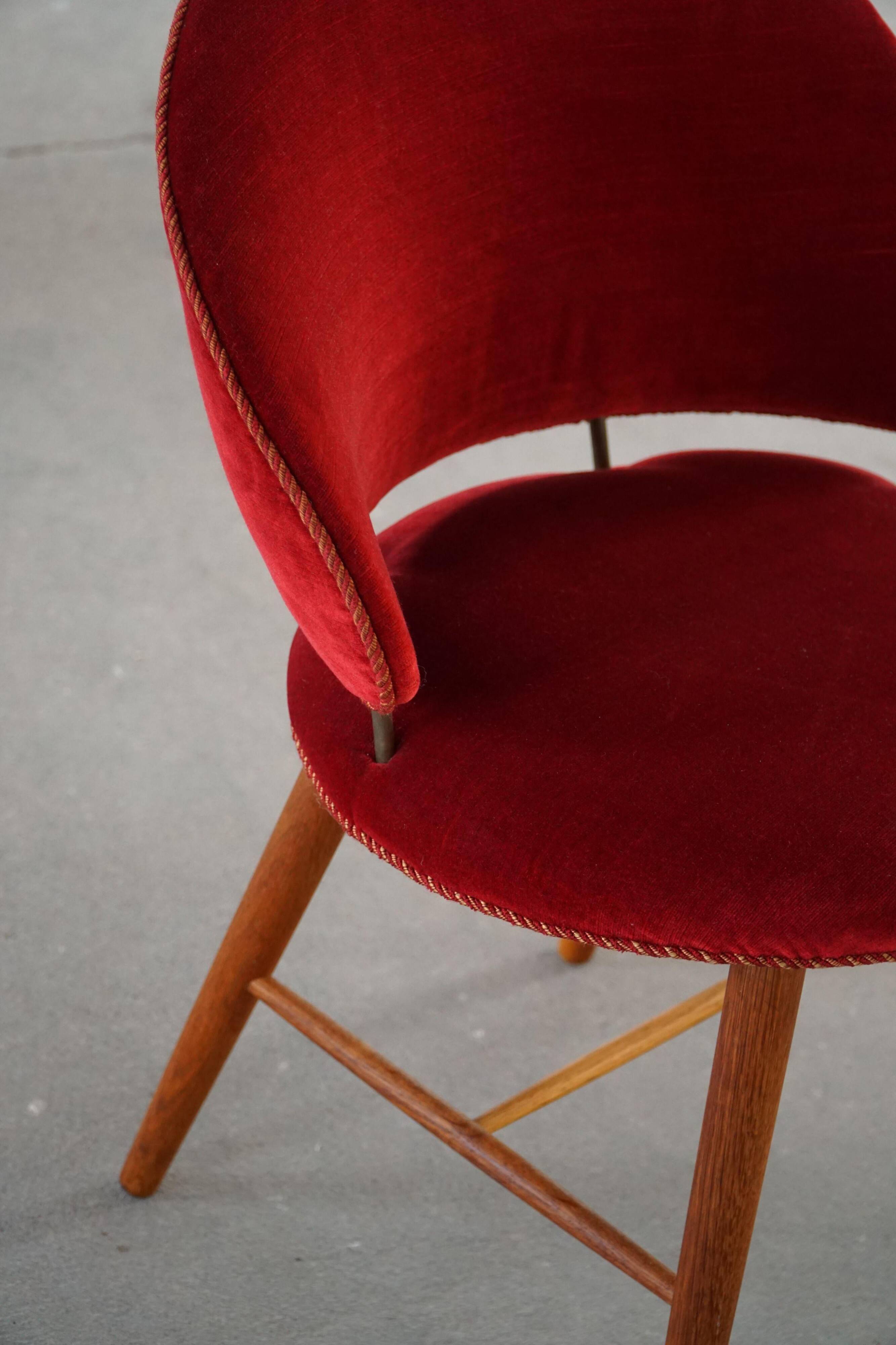 Mid-century toilet chair in oak and red velvet, by a Danish cabinetmaker, 1950s.