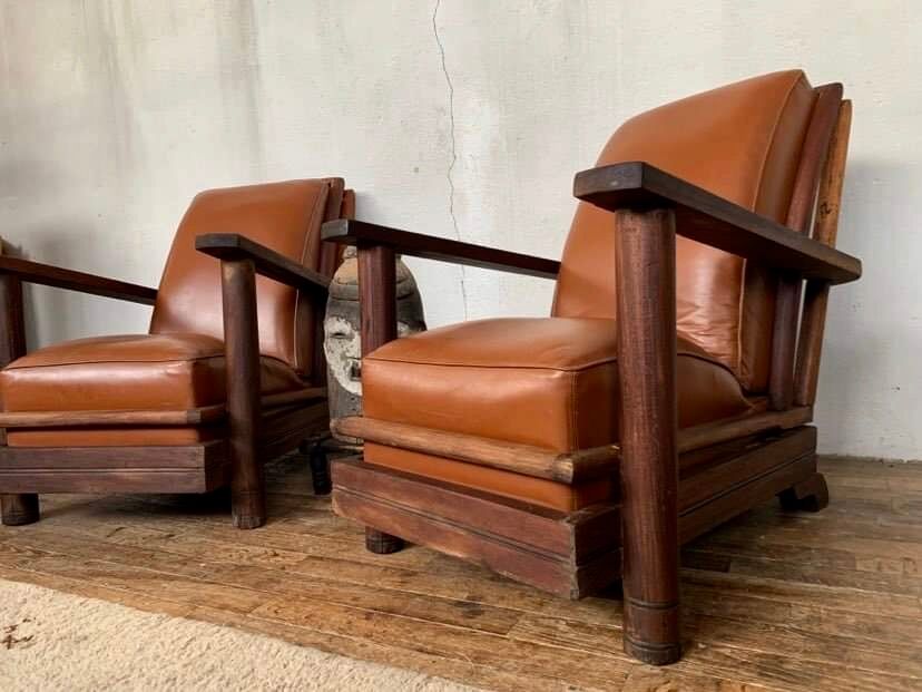 PAIR OF BRUTALIST ARMCHAIRS IN TEAK AND VINTAGE COGNAC LEATHER FROM THE 1950S