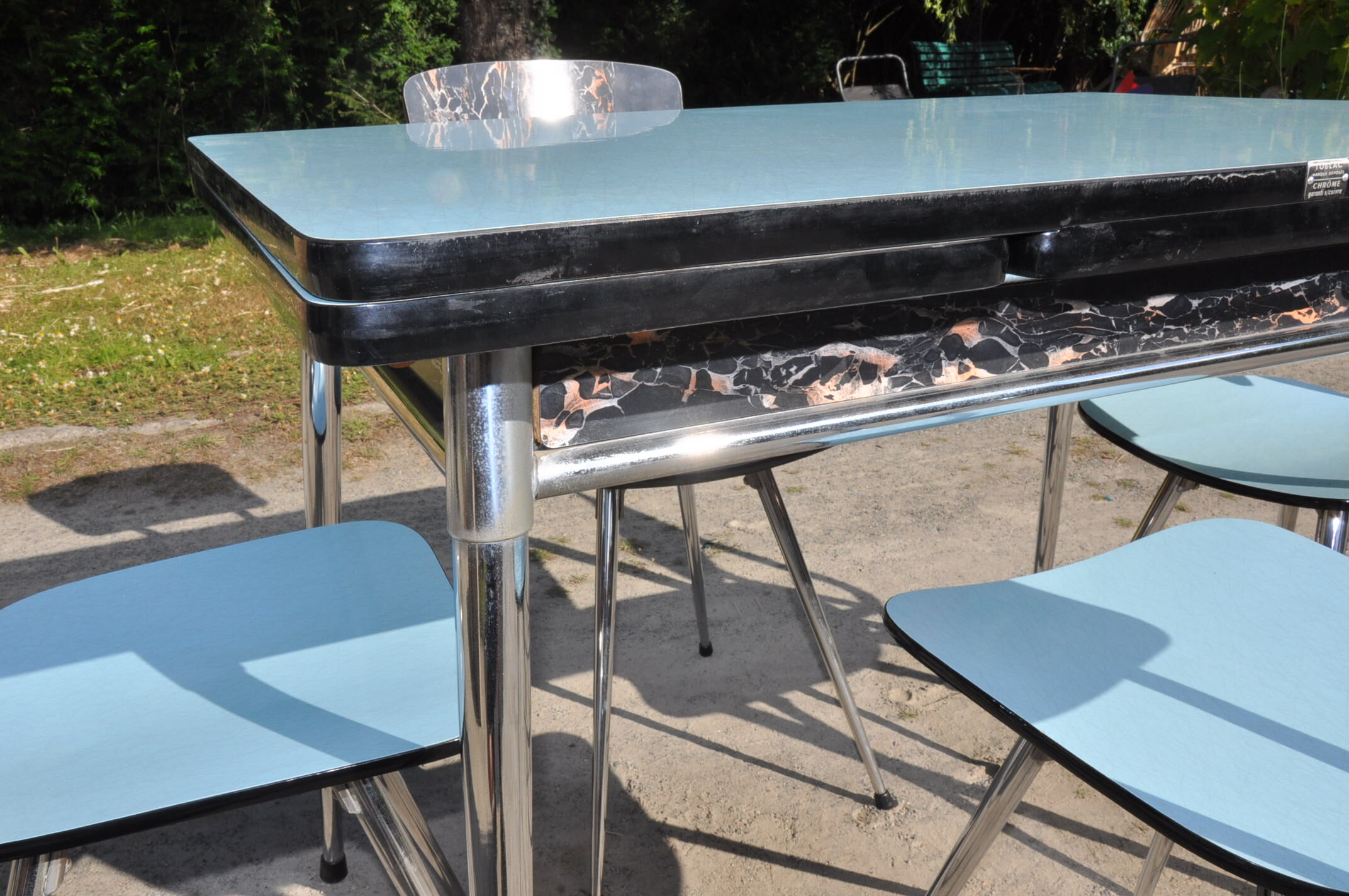 Tables et chaises en formica Tublac