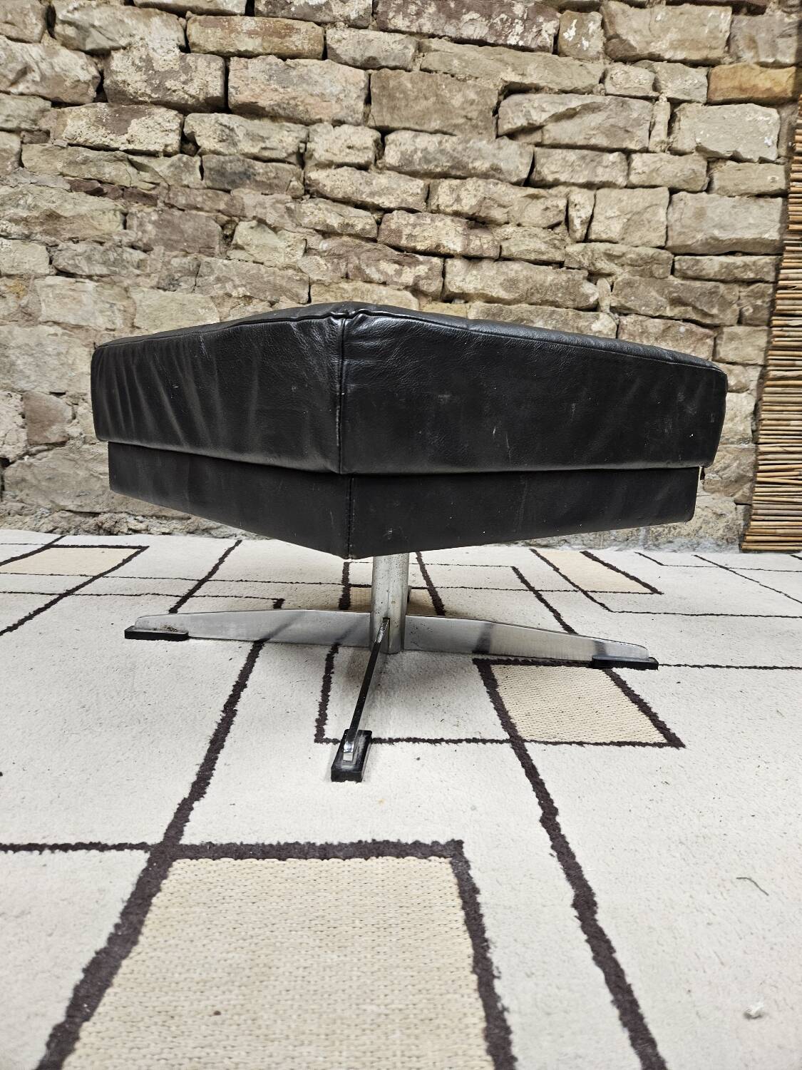 Black leather ottoman 1970 vintage