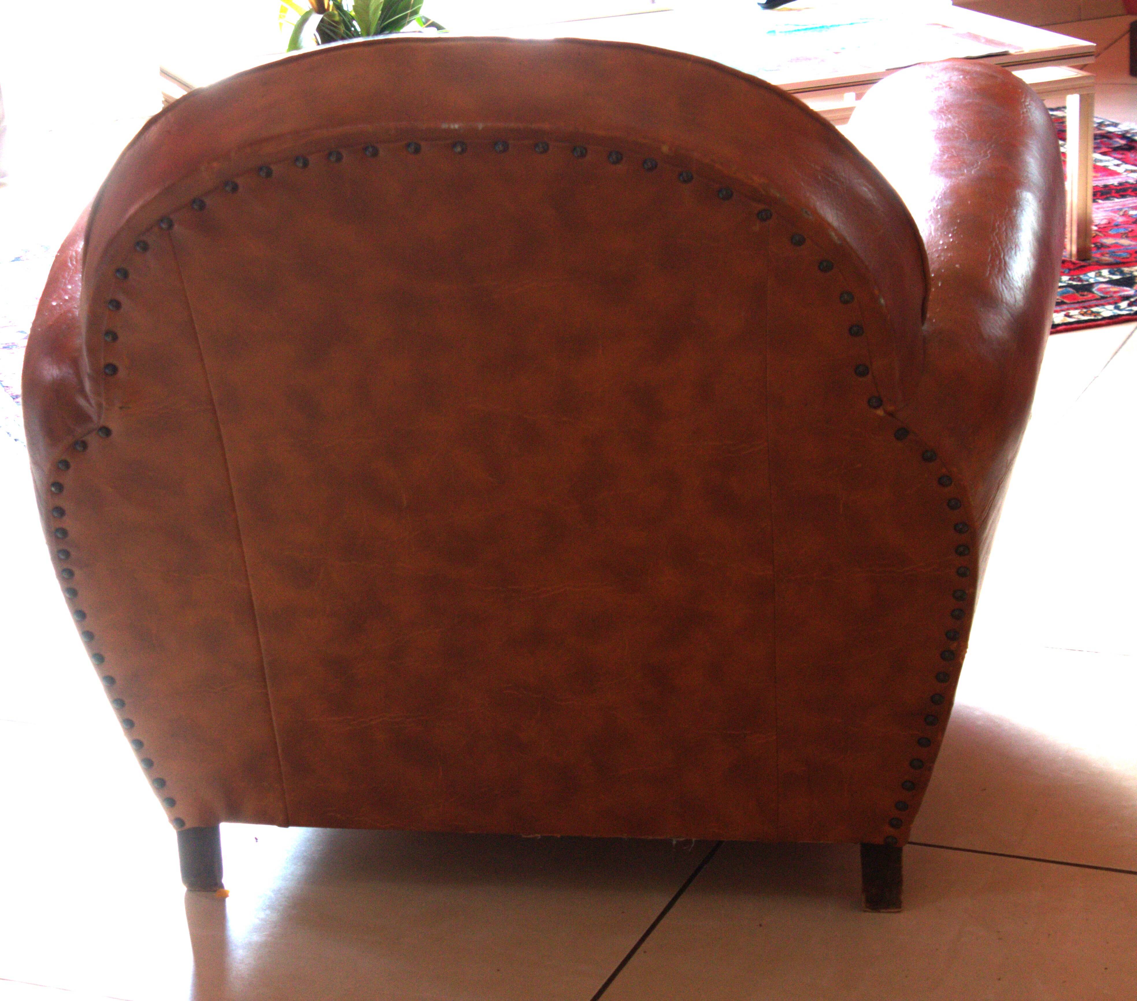 Leather club chair in good condition