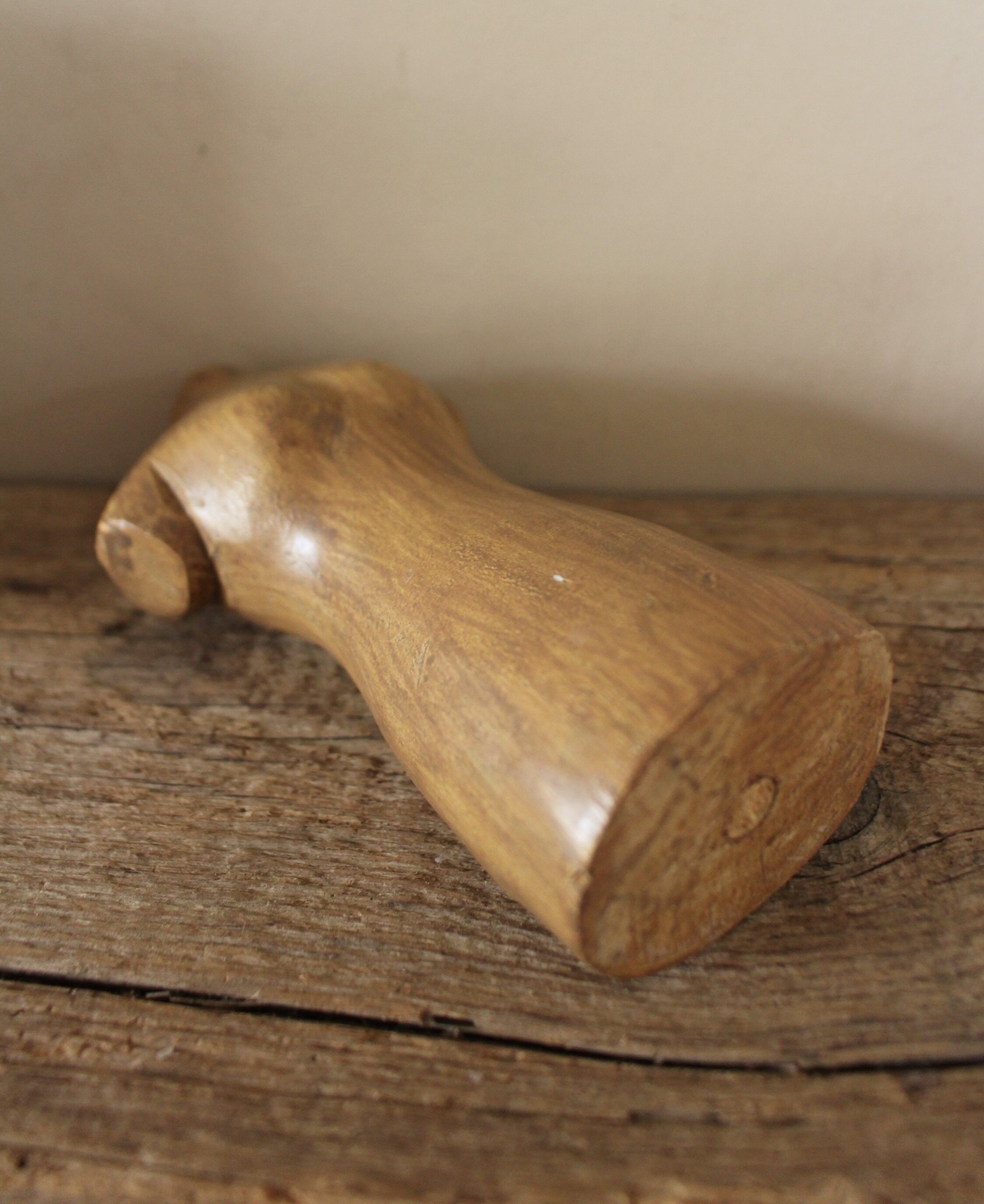 Wooden sewing mannequin to pose