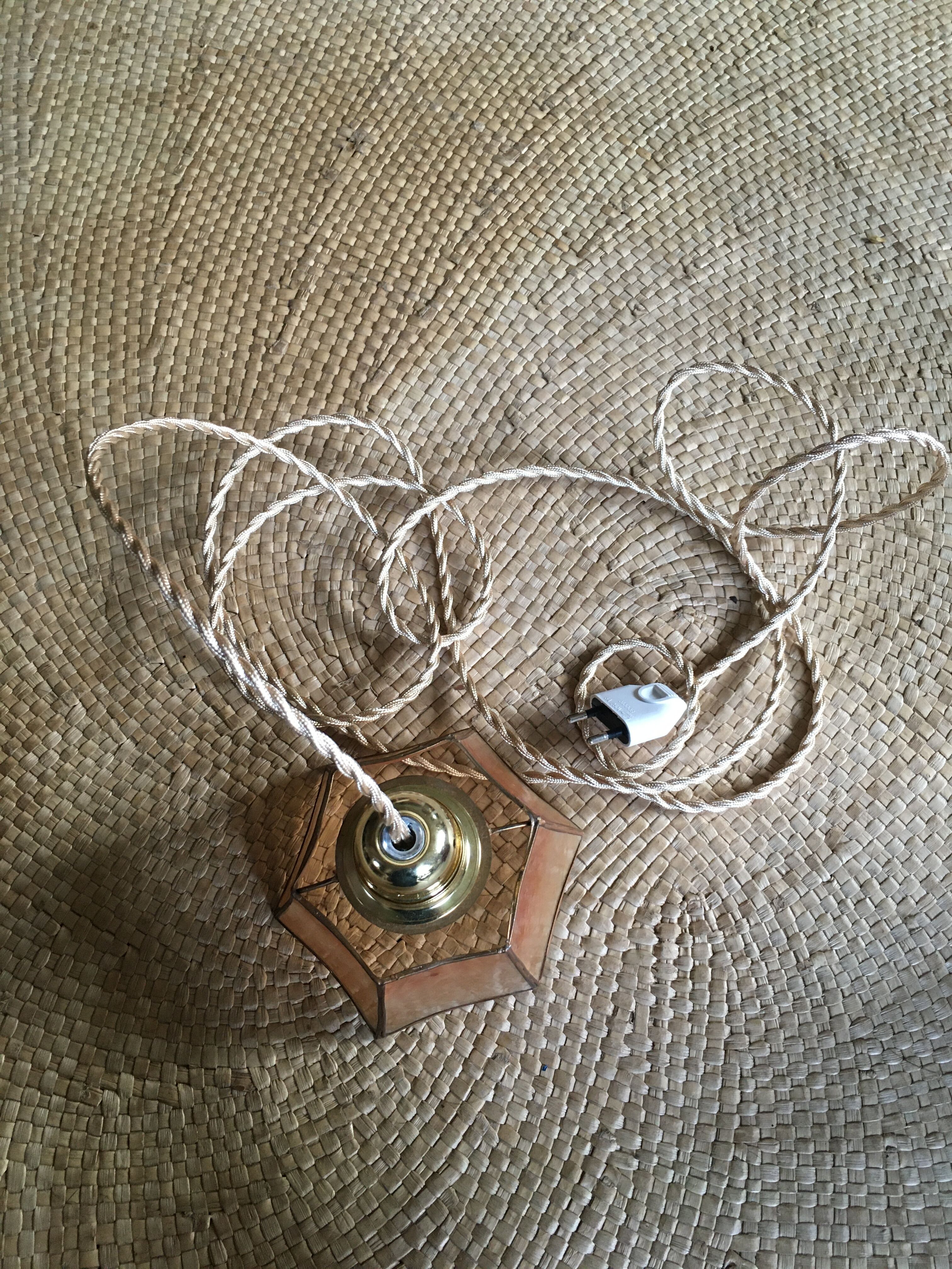 Mother-of-pearl hand lamp