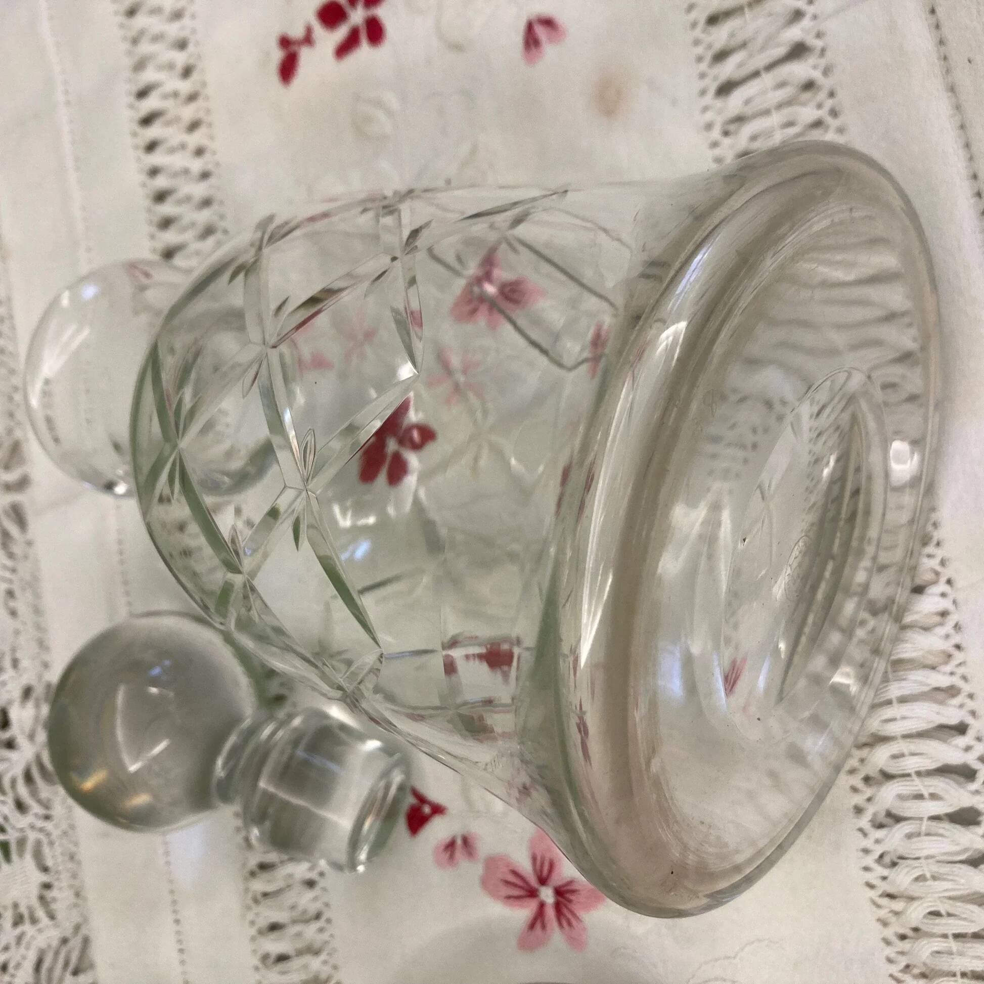 Baccarat beautiful pair of cut crystal carafes with crossed bevels | decanter