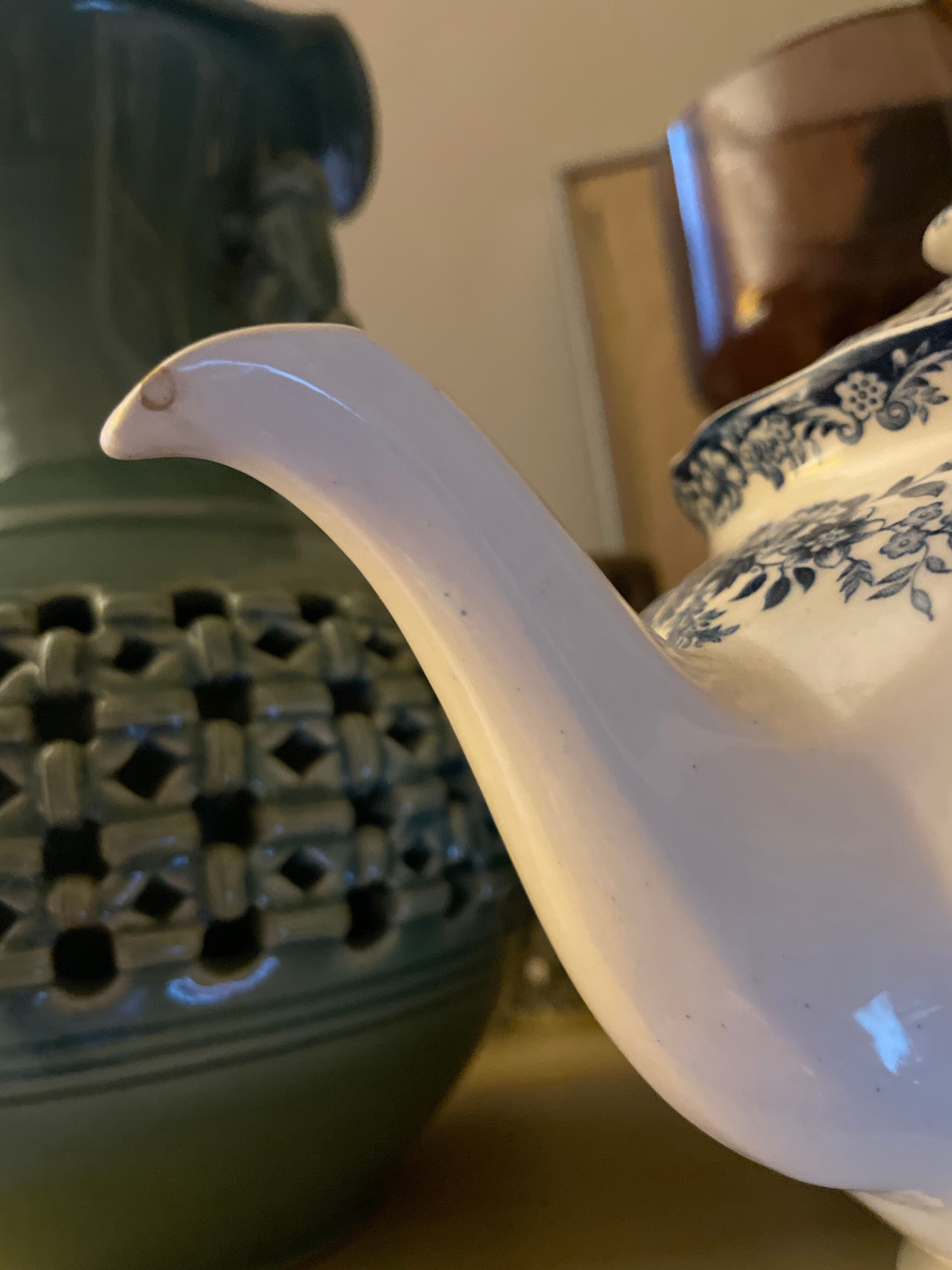 Teapot set and mill stream dish