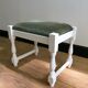 Repose-pied vintage en bois et velours