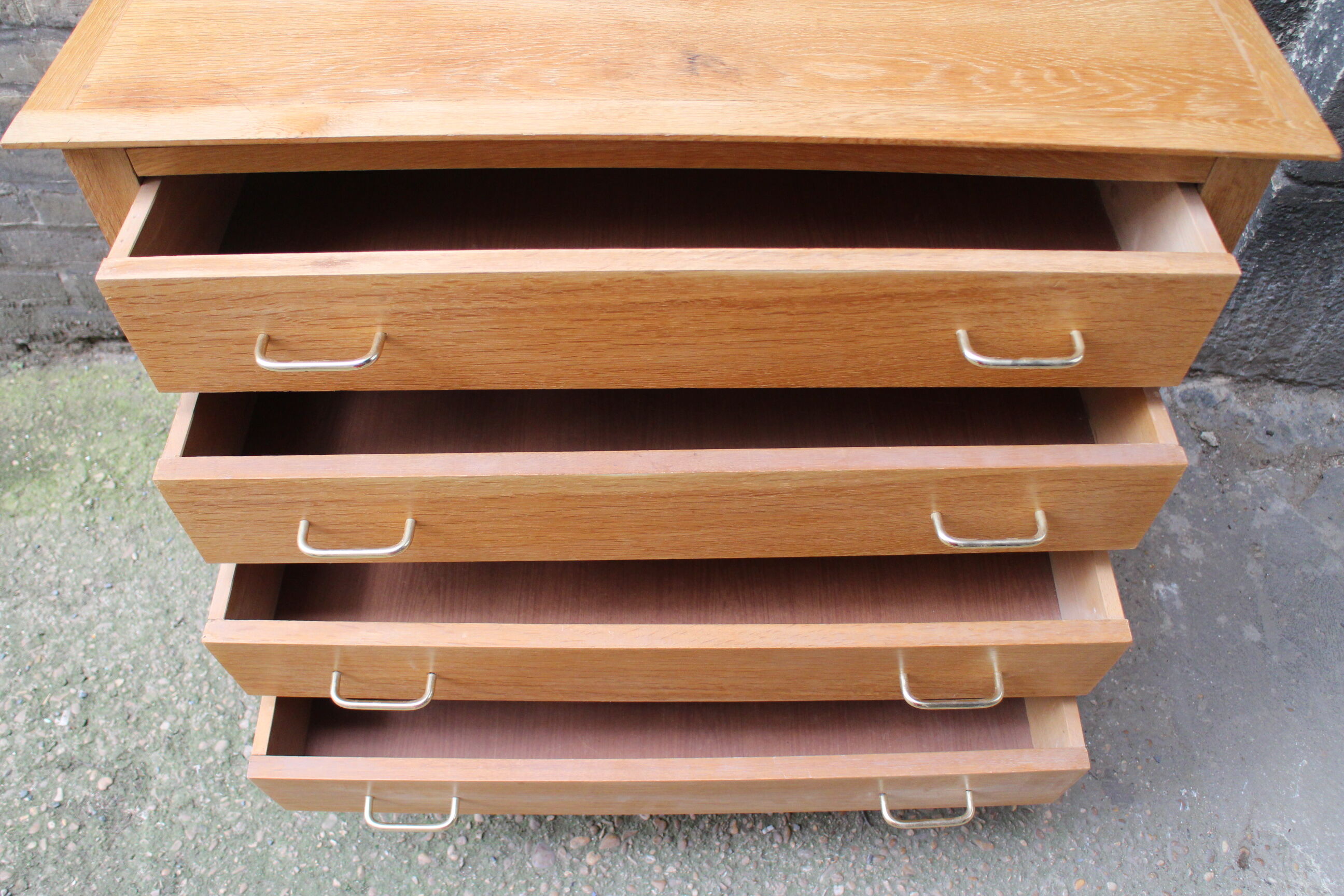 Commode vintage pieds compas