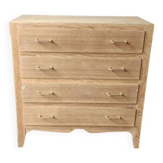 Wooden chest of drawers