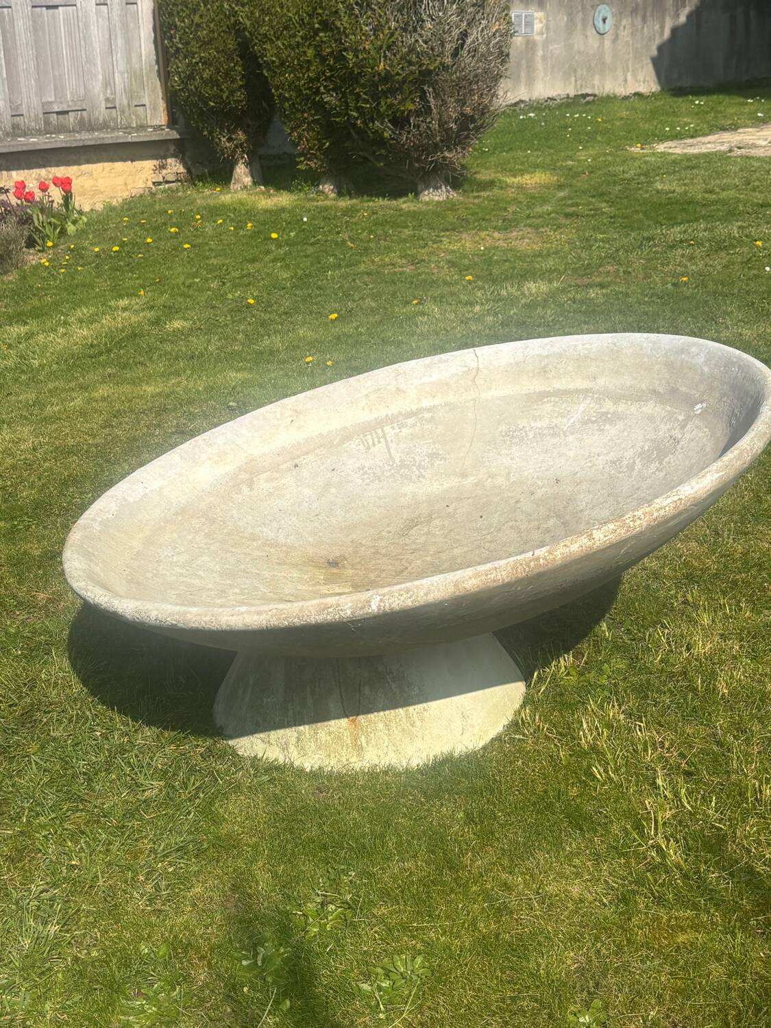 Outdoor planter pot