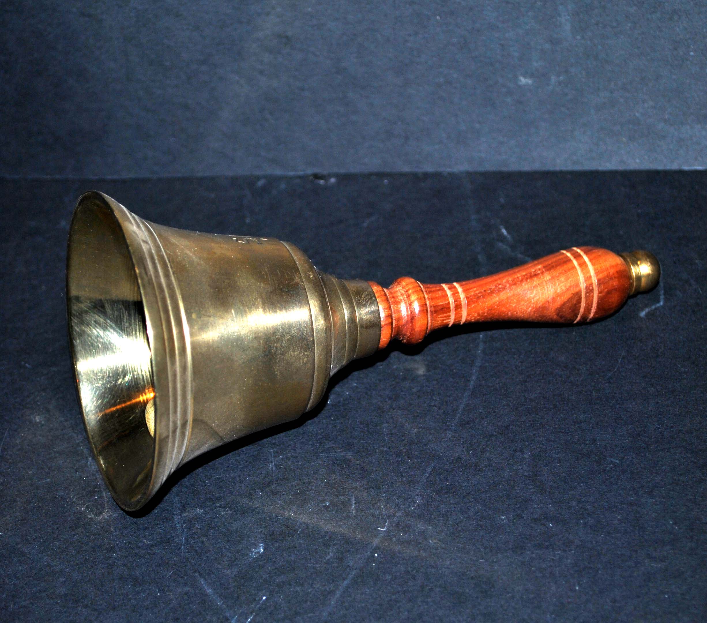 Table bell captain's bell in gilded brass and bell wood