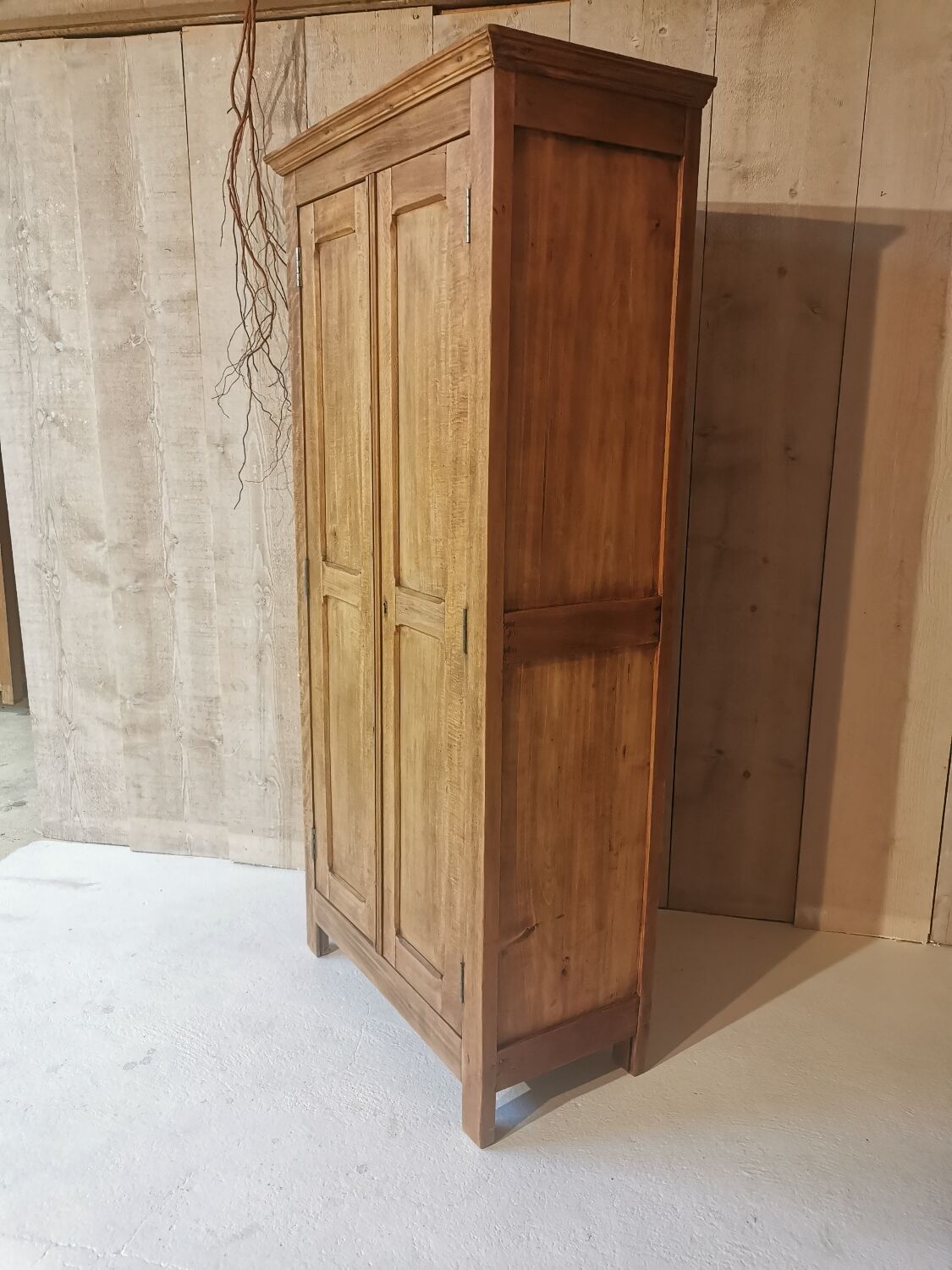 Parisian cabinet
