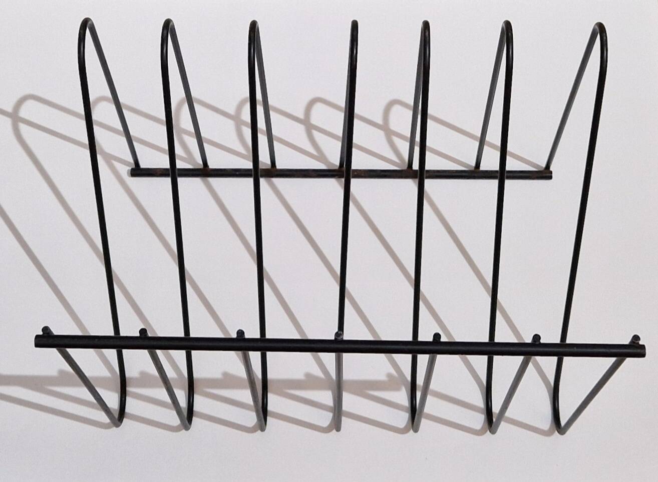 1970s magazine rack / record rack by François Arnal for Atelier A