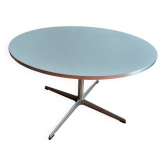 Arne Jacobsen table