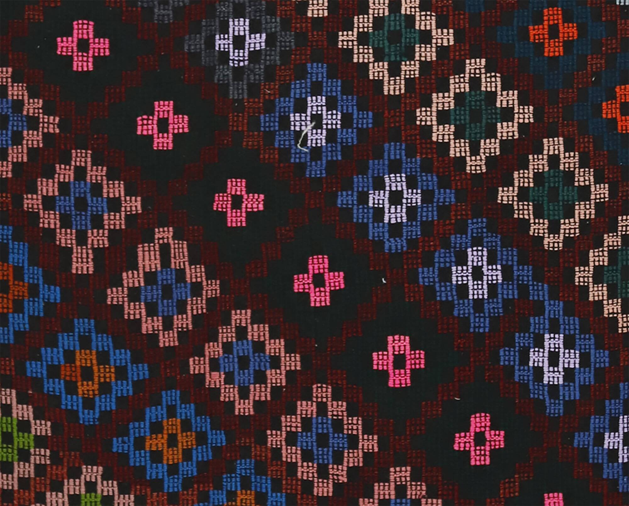 Large vintage Turkish kilim, graphic blue and pink, 282 x 203 cm.