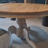 Flamingo Round Table