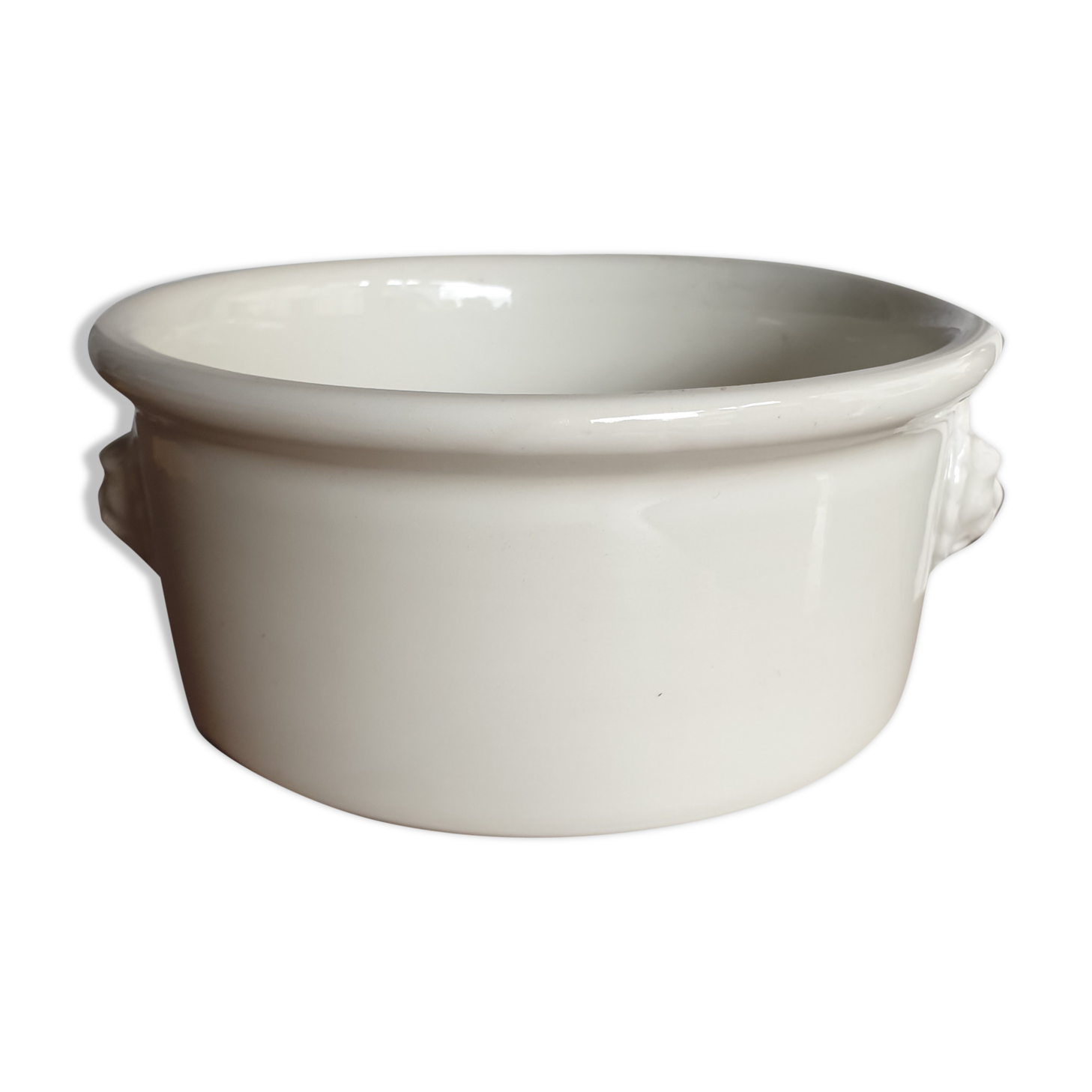 White dish