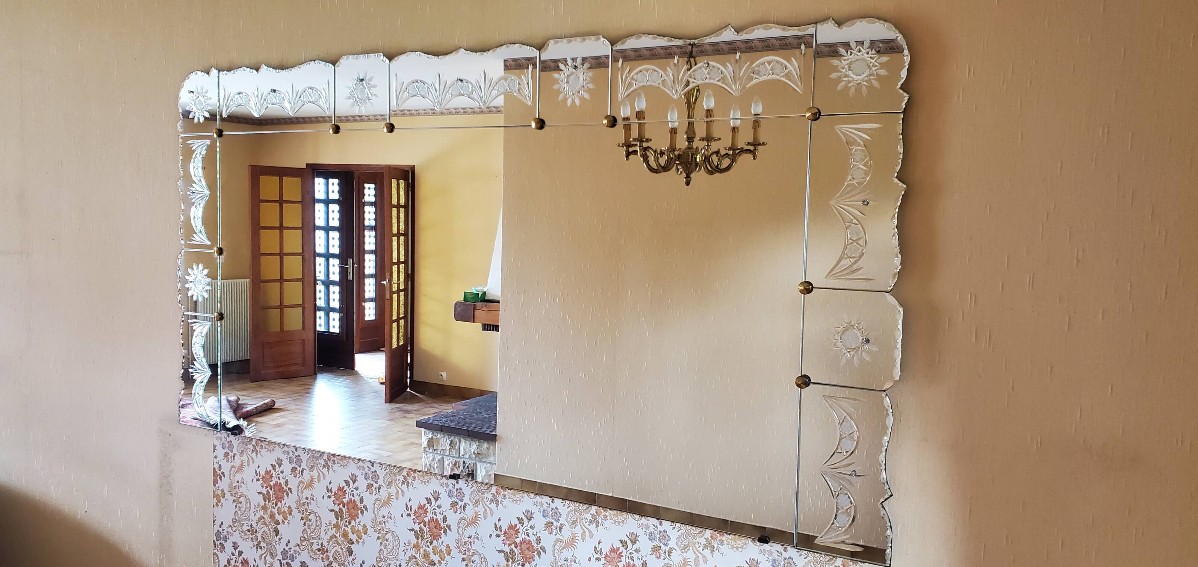 Beautiful and large engraved wall mirror from the 1960s/70s