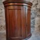 Cabinet demi-lune ancien en noyer, fin XVIIIe siècle, château français