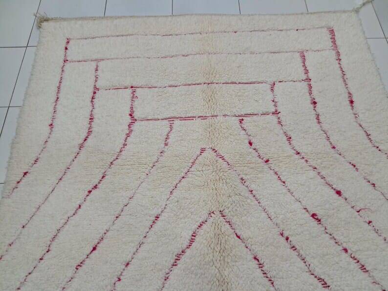 Tapis berbère marocain d’atlas avec magnifique dessin taille 150/250 cm