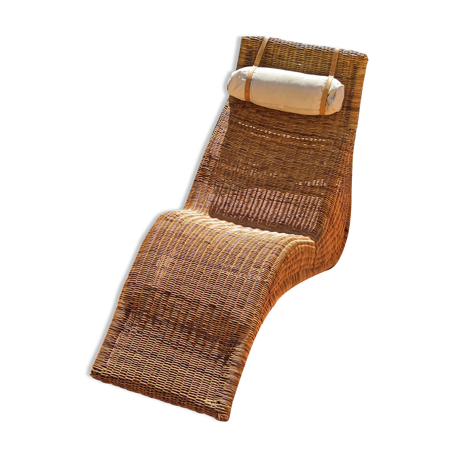 Sunbathing in rattan and vintage bamboo