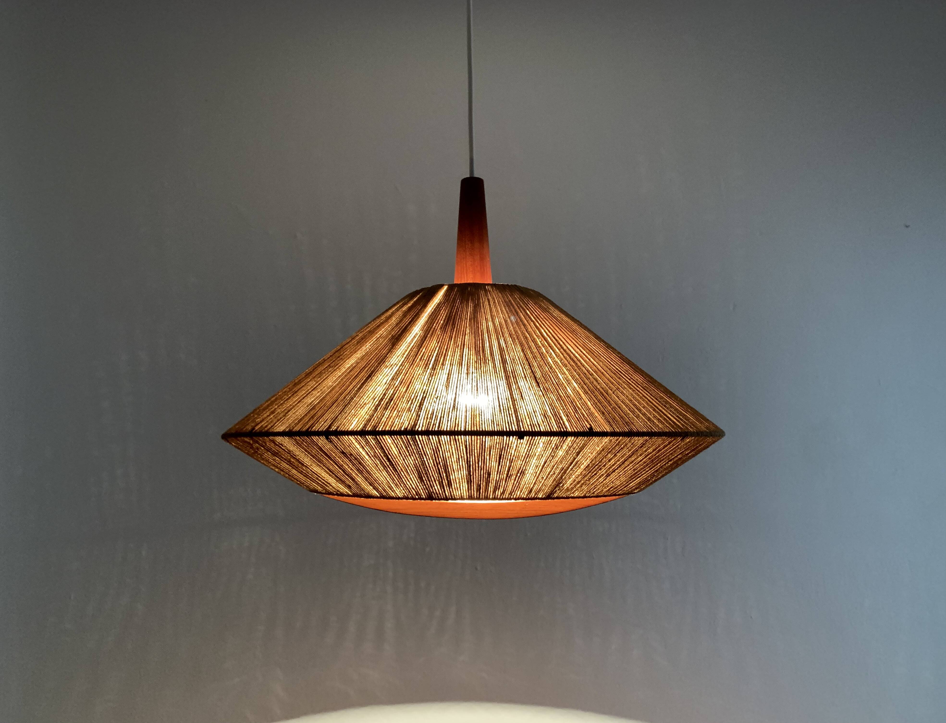 Suspension en teck et en raffia Bast par Temde