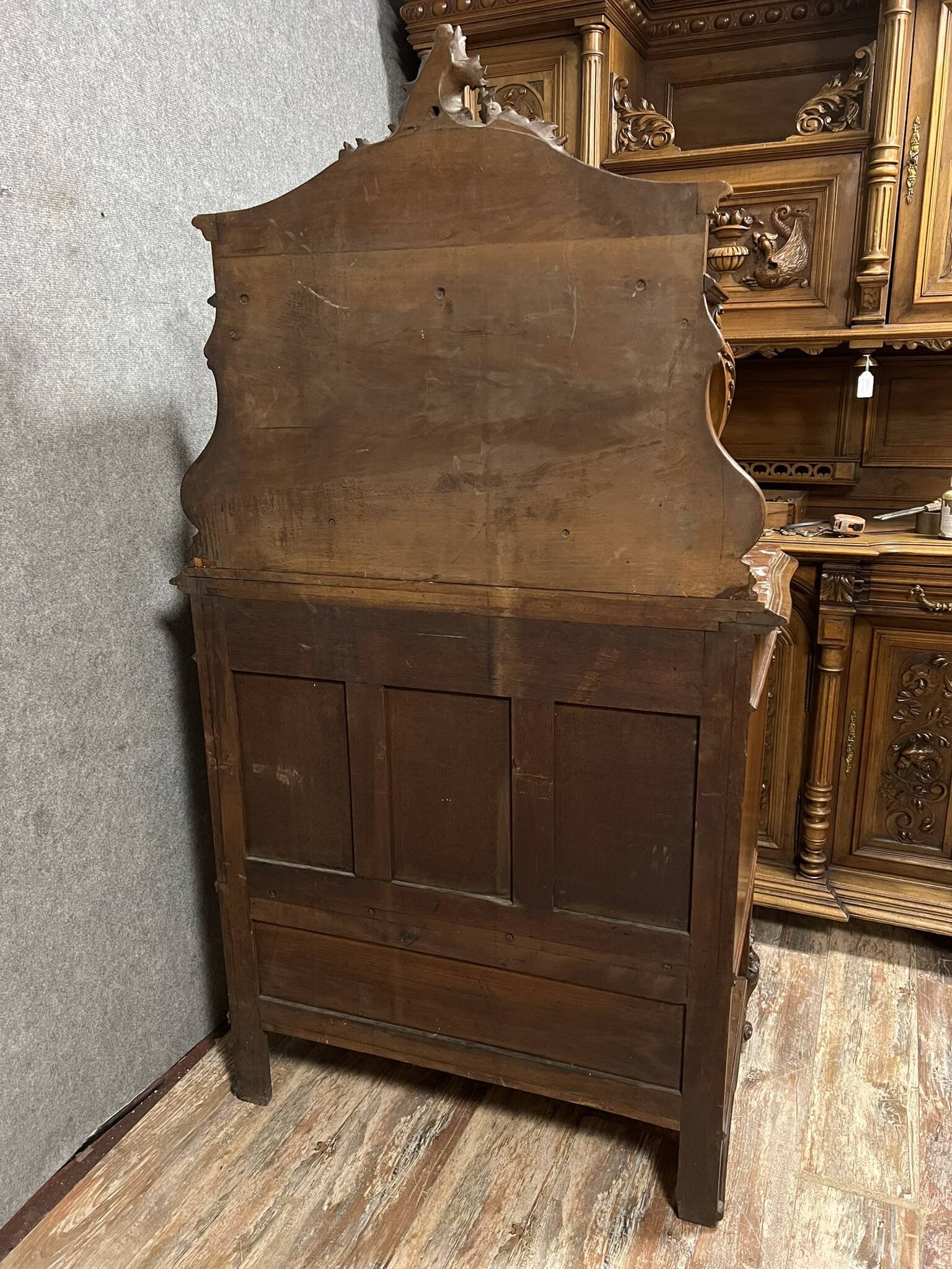 Buffet Louis XV en noyer vers 1850