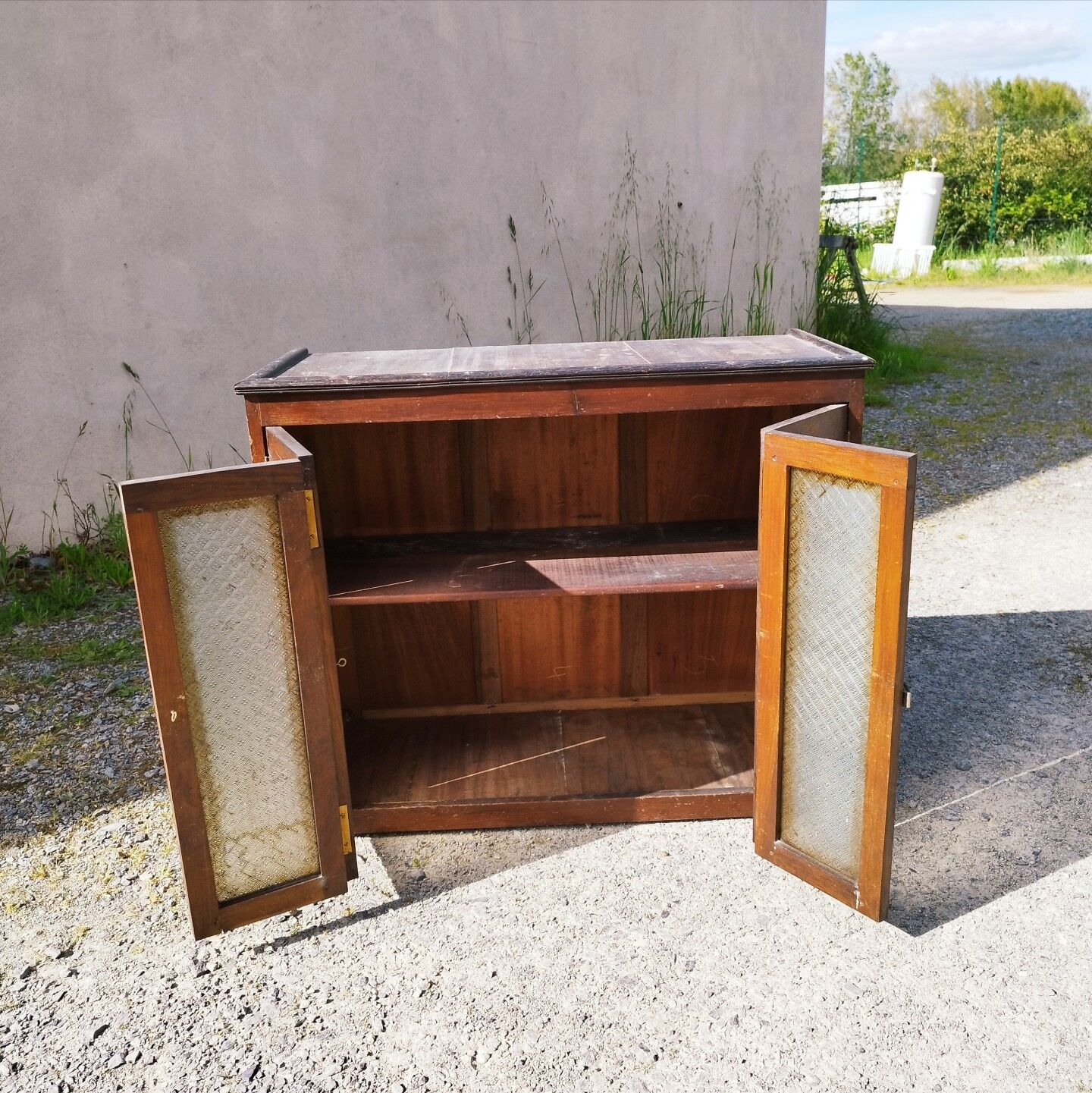 Showcase cabinet vintage accordion doors