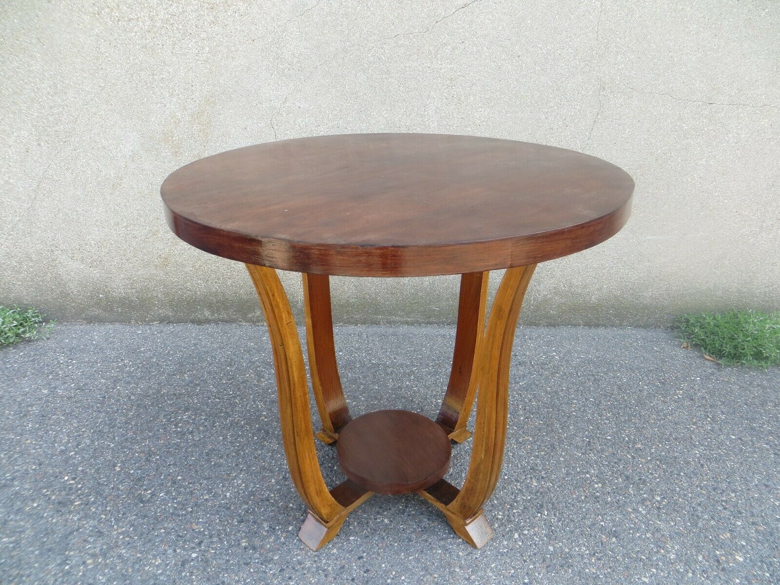 Healing 1930s in varnished wood