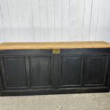 Old counter with 8 doors