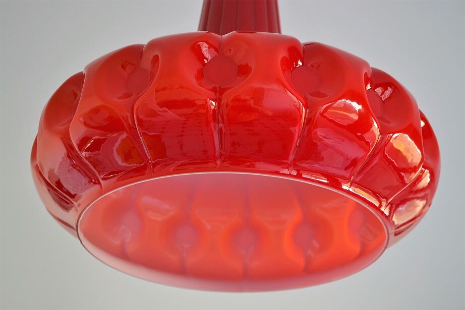 Suspension Putzler en opaline rouge vintage 1970s