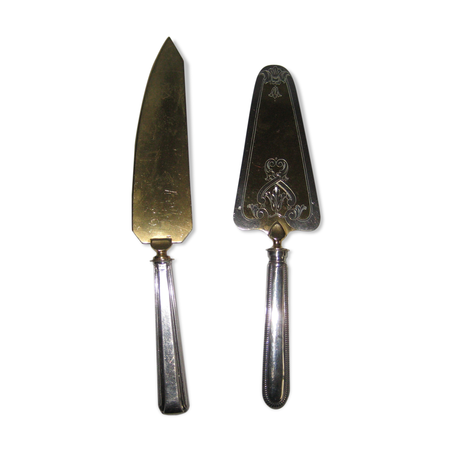 silver metal knife and cake shovel