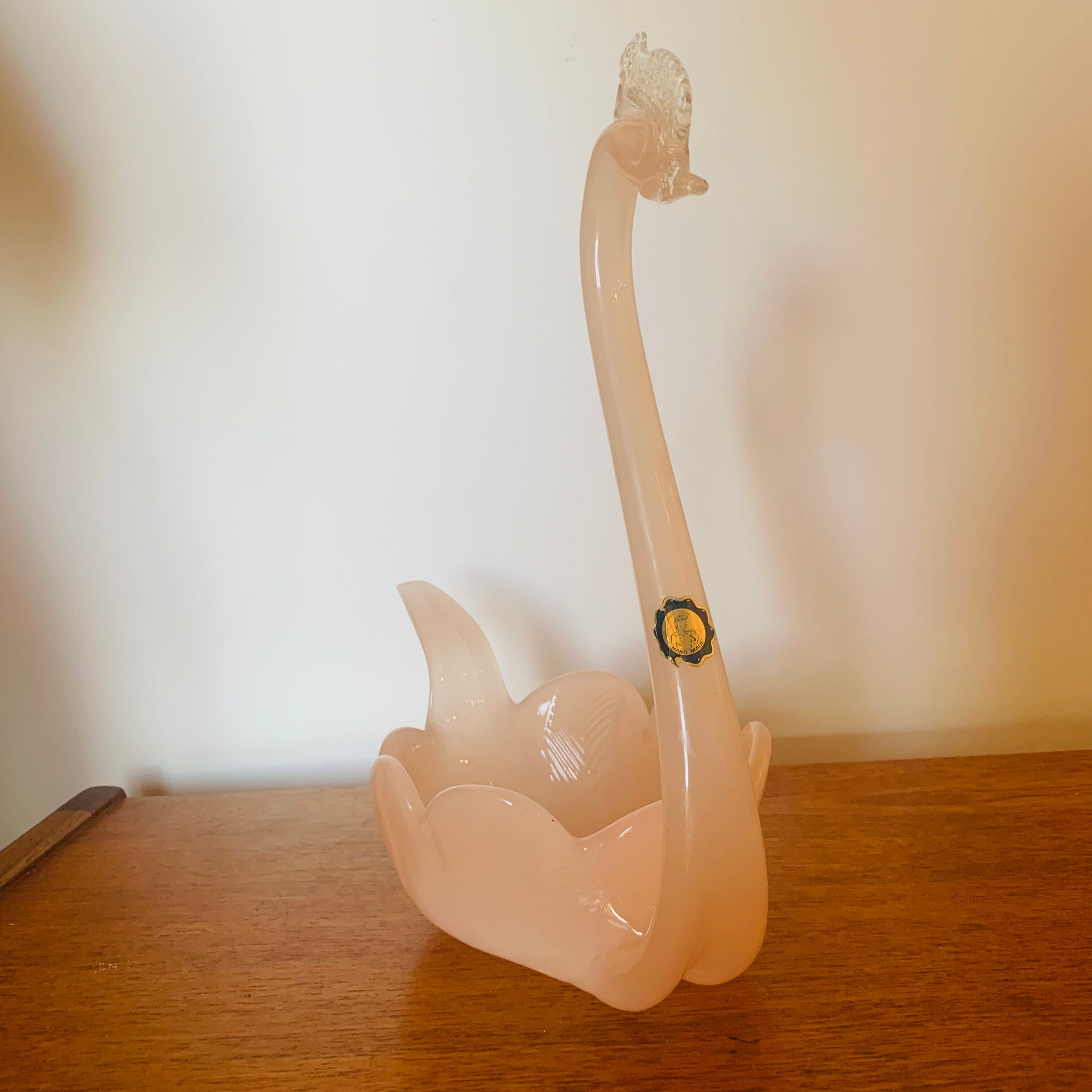 Pink glass paste swan emptier