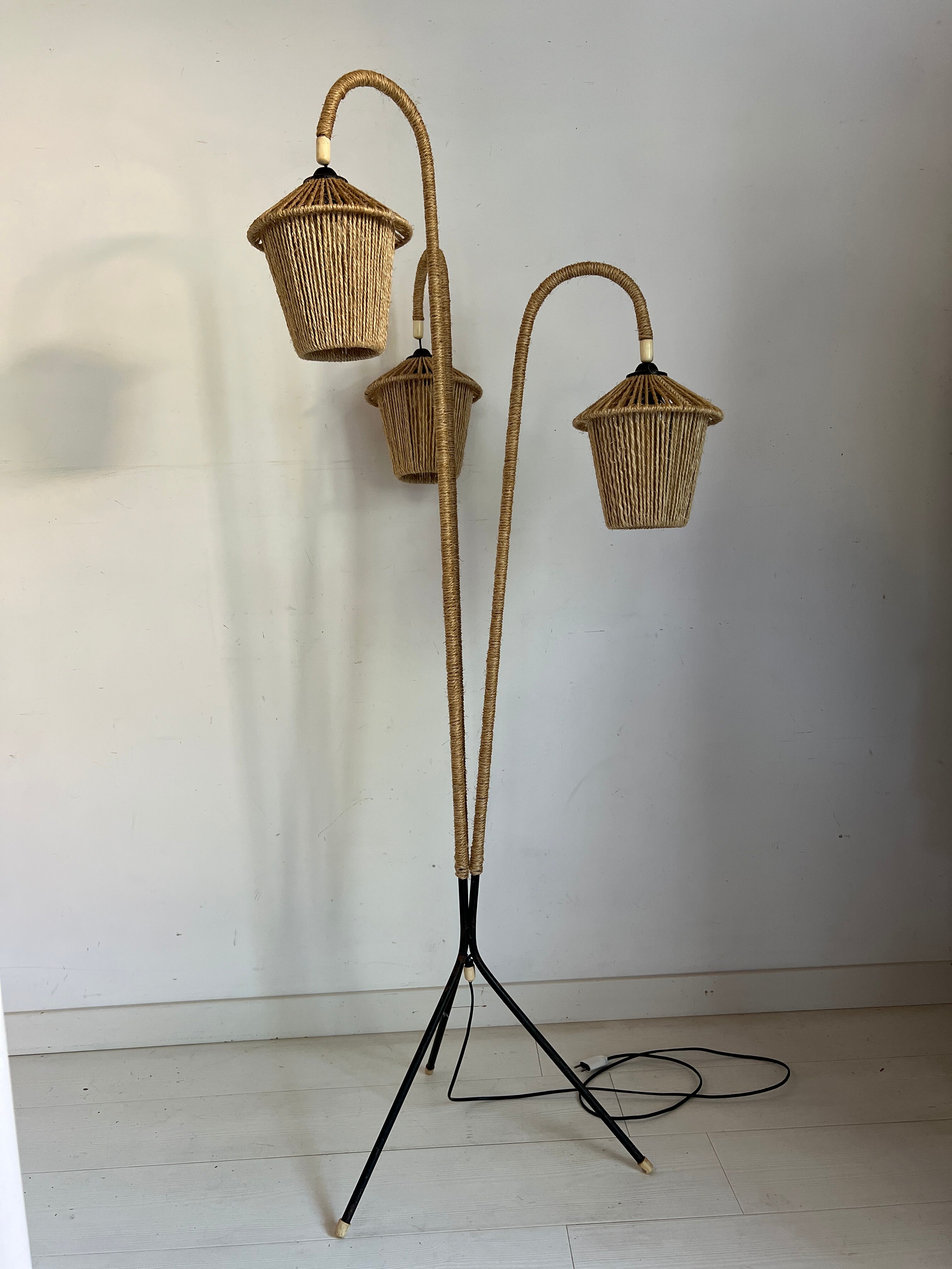 Vintage tripod floor lamp in metal and rope