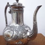 Théière en métal argenté de style Louis XV