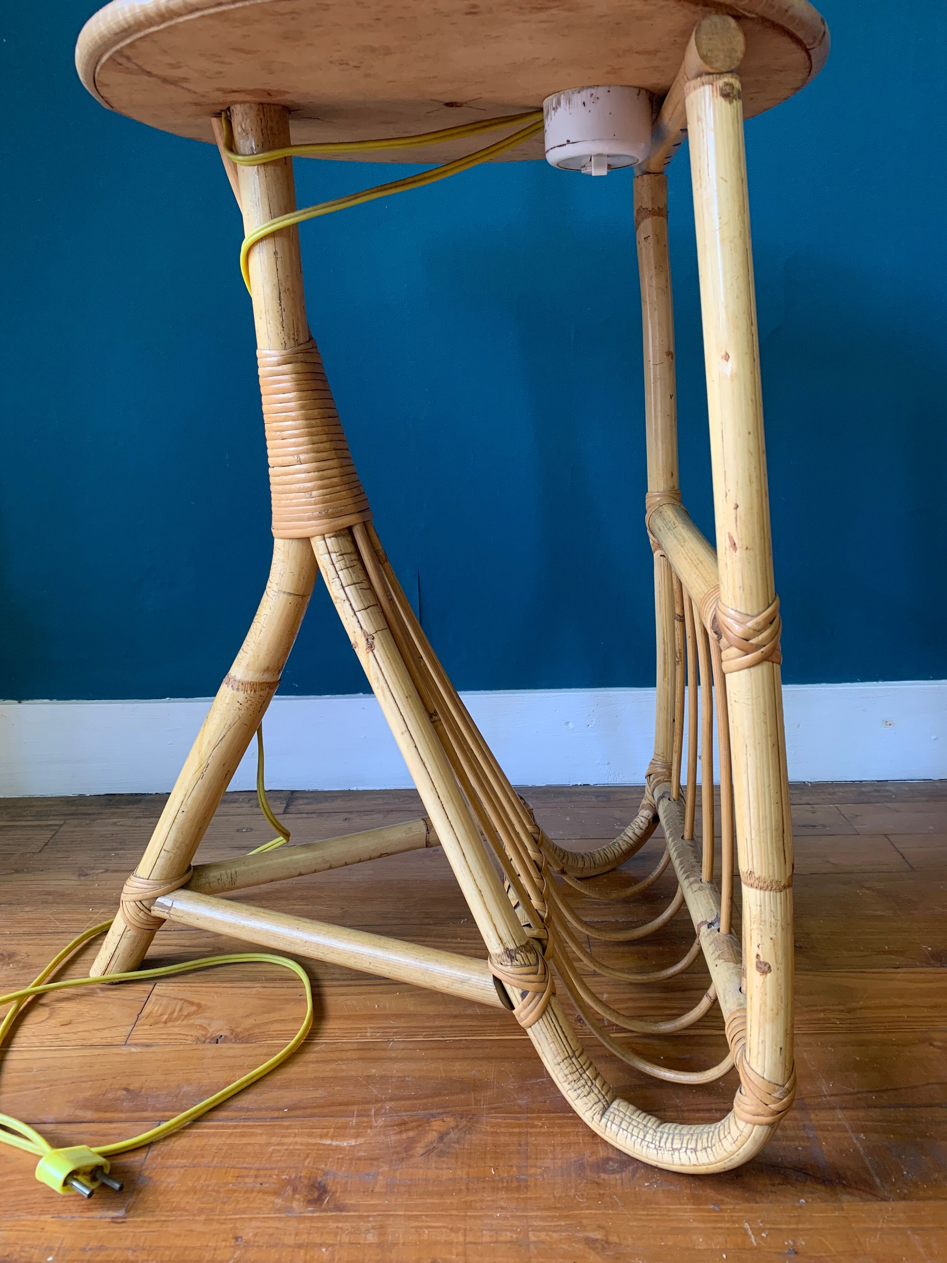Lampadaire liseuse vintage en rotin