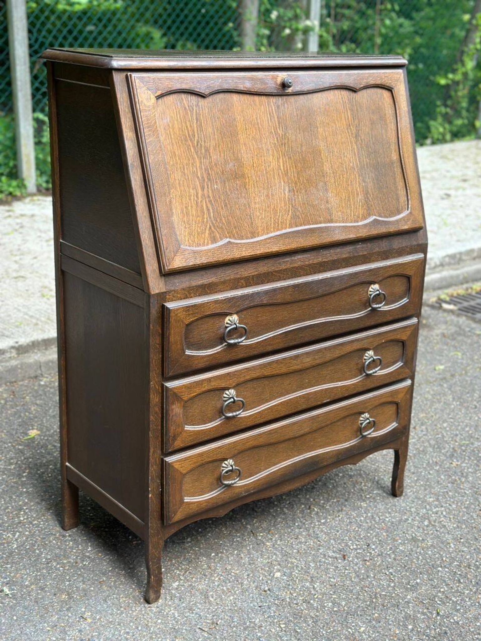 Secretary desk with a drop-down front in solid wood, Louis XV style.