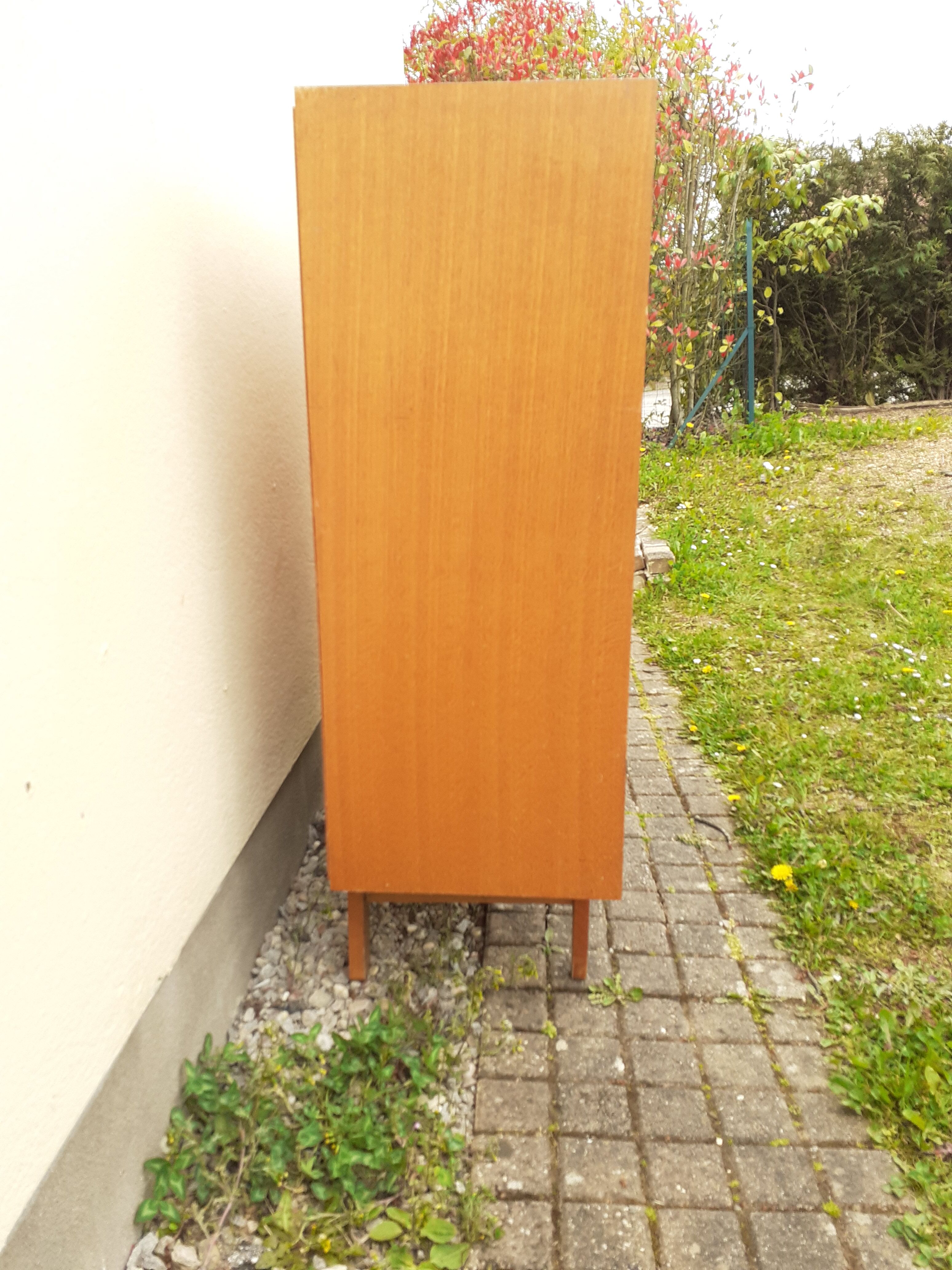 Commodity with vintage showcase