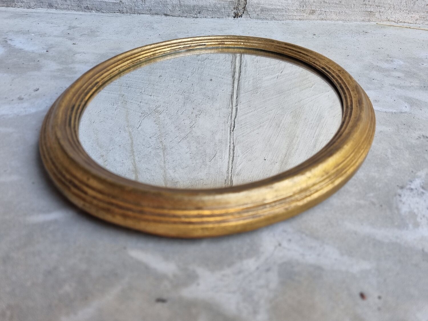 Golden oval mirror 34x28cm