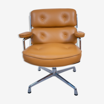 Lobby chair ES104 by Charles and Ray Eames,